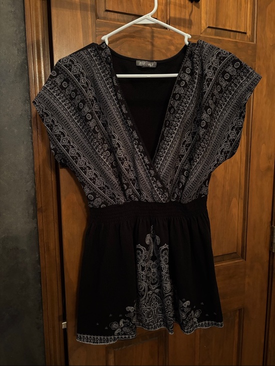 Roz & Ali Tops - Roz & Ali Black Paisley Smocked-Waist V-Neck Tunic